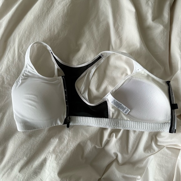 Nike front zip padded sports bra - Picture 10 of 12